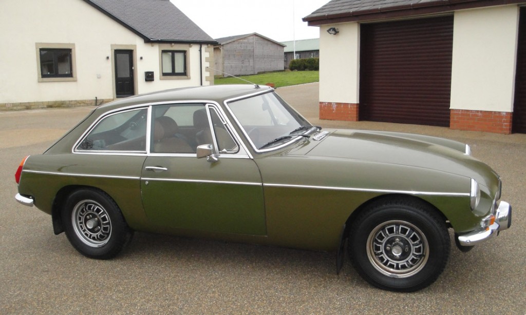1490093492464-1975-MGB-GT-V8_4