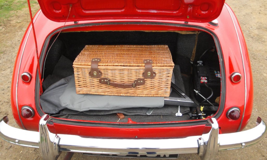 1490858440173-1960-Austin-Healey-3000-Mk1_12